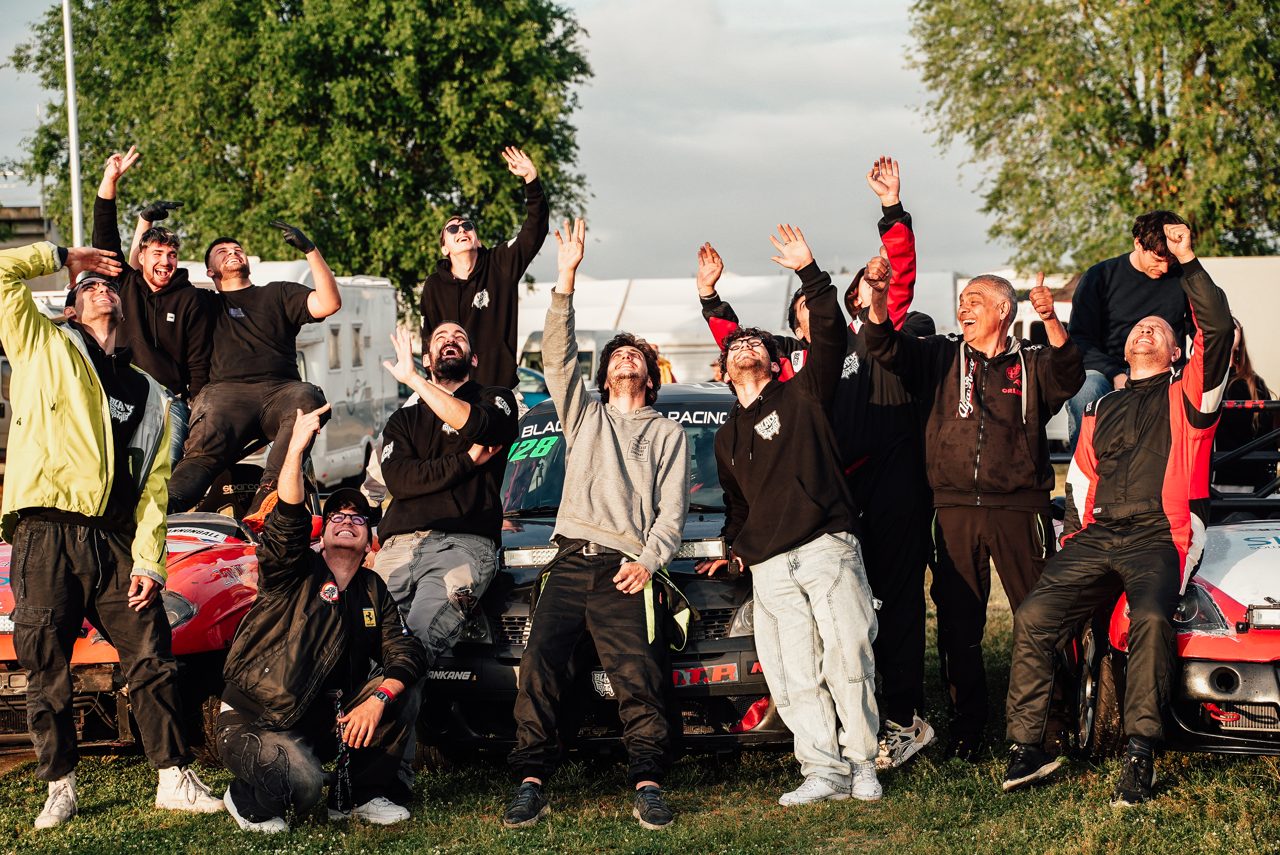 Il team Black Panther Racing nel paddock